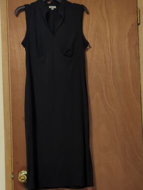 Ladies' Sleeveless Black Midi Dress — Modern V-Neck Shift